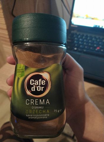 Kawa rozpuszczalna aromatyzowana o smaku orzecha CAFE D`OR 75G biedronka